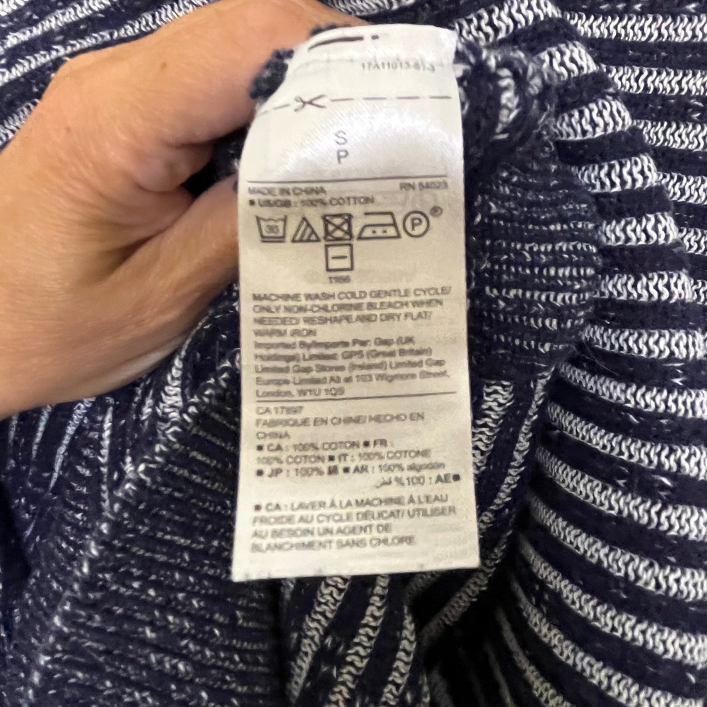 GAP Women's Striped Knit Pullover Sweater Lightweight Long Sleeve Casual Top - Picture 8 of 8